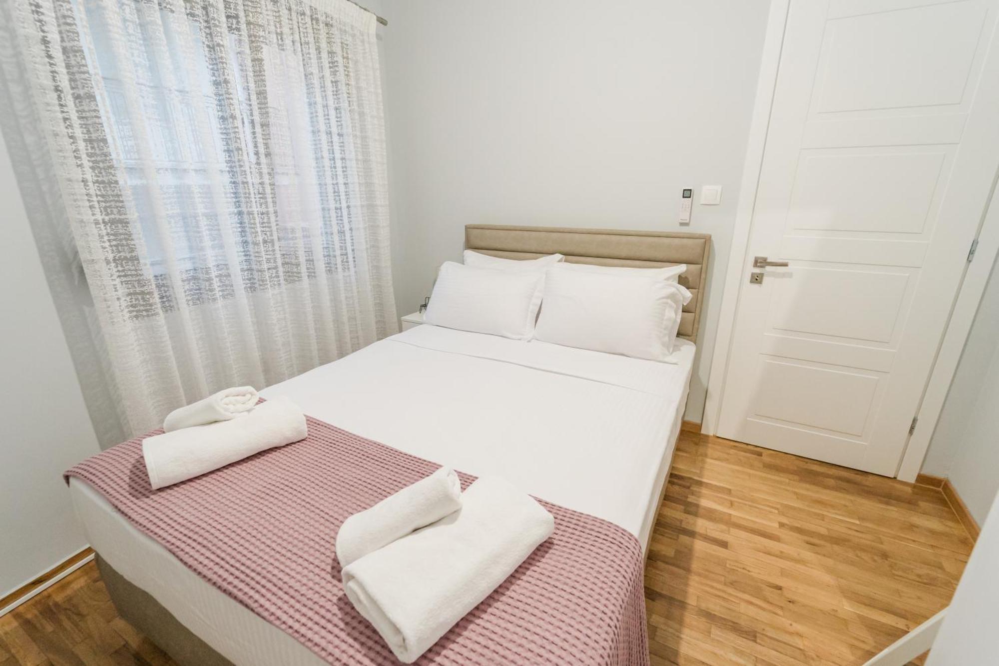 The Little Pigeon - Pink Apartment Ioannina Exterior photo